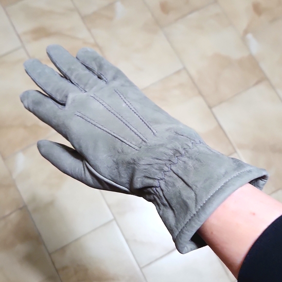 Fownes Ladies Dove Gray Fine Leather Gloves - Picture 3 of 5